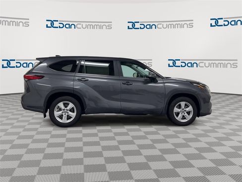 Used 2023 Toyota Highlander LE image 9