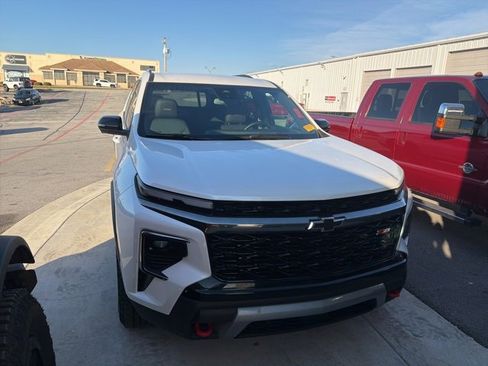 Used 2025 Chevrolet Traverse Z71 w/ Driver Confidence Package image 2