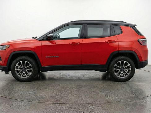 Used 2025 Jeep Compass Trailhawk w/ Trailer Tow Group AWD/4WD image 5