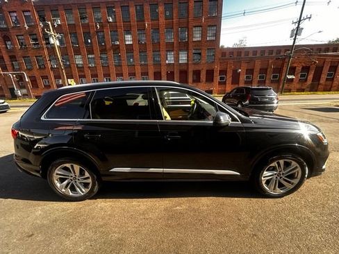 Used 2023 Audi Q7 3.0T Premium Plus AWD/4WD image 7