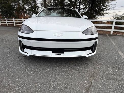 Used 2023 Hyundai Ioniq 6 Limited image 4