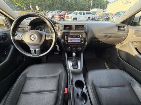 Used 2012 Volkswagen Jetta SE FWD image 11