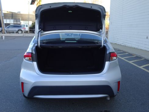 Used 2021 Toyota Corolla LE image 9