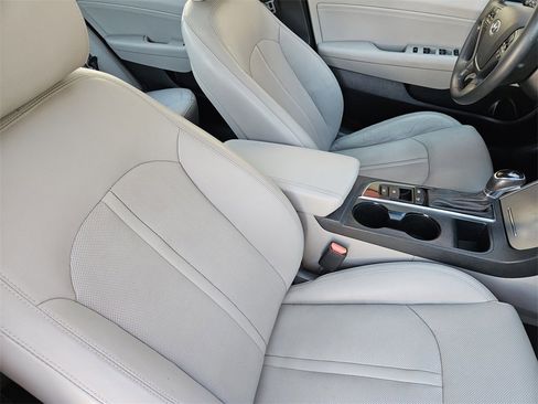 Used 2017 Hyundai Sonata Limited w/ Ultimate Package 02 image 13