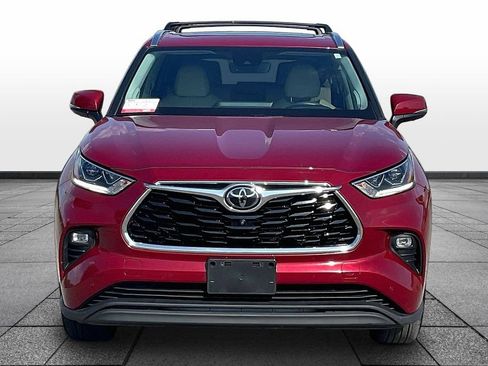 Used 2020 Toyota Highlander Limited FWD image 3