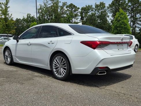 Used 2019 Toyota Avalon Limited FWD image 3