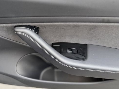 Used 2018 Tesla Model 3 Long Range image 37