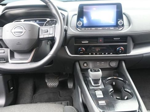 Used 2025 Nissan Rogue SV FWD image 20