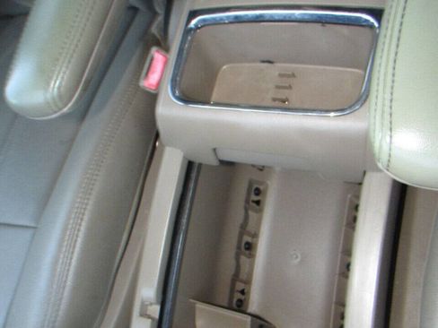 Used 2015 Chrysler Town & Country Touring image 54