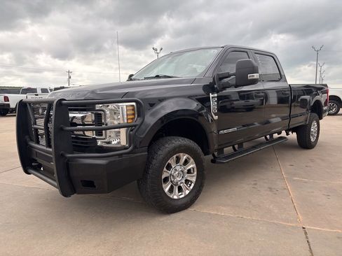 Used 2019 Ford F250 XLT image 2