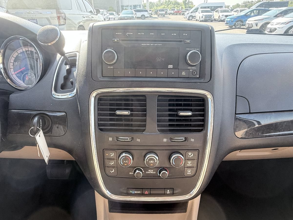Used 2014 Dodge Grand Caravan SXT FWD image 12