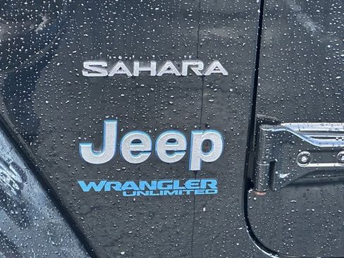 Used 2021 Jeep Wrangler Unlimited Sahara w/ Cold Weather Group image 12