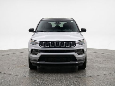Used 2025 Jeep Compass Limited AWD/4WD image 2