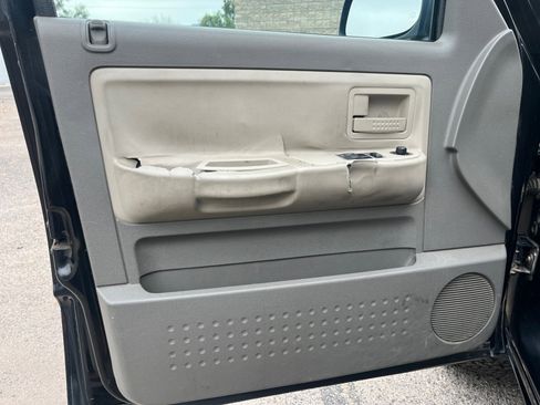 Used 2005 Dodge Dakota SLT image 13