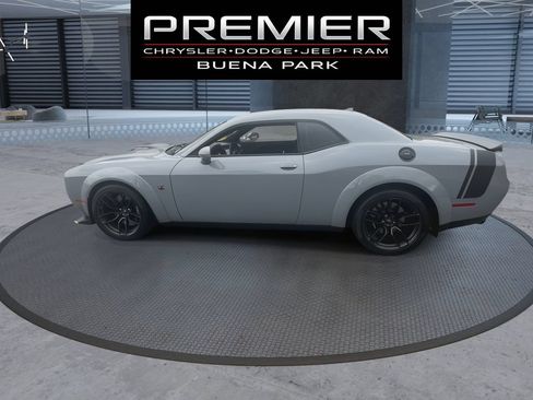 Used 2022 Dodge Challenger R/T Scat Pack RWD image 5