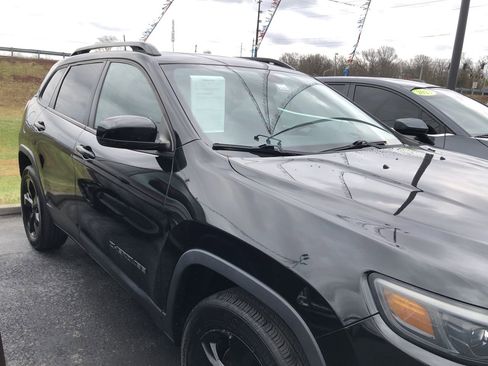 Used 2020 Jeep Cherokee Latitude Plus image 6