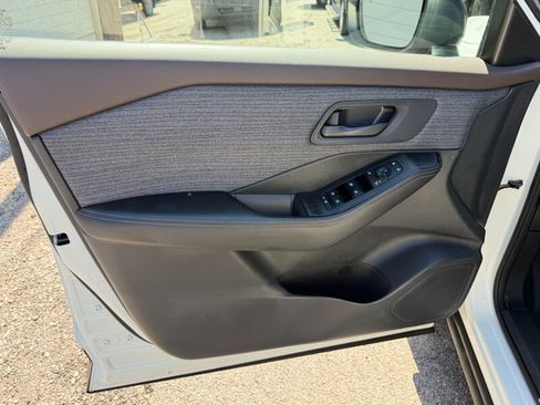 Used 2021 Nissan Rogue S FWD image 16