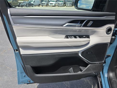 New 2026 Jeep Grand Wagoneer 4WD image 19