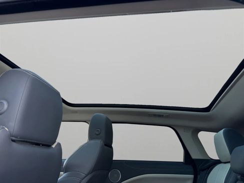 Used 2019 Land Rover Range Rover Evoque SE Premium AWD/4WD image 43