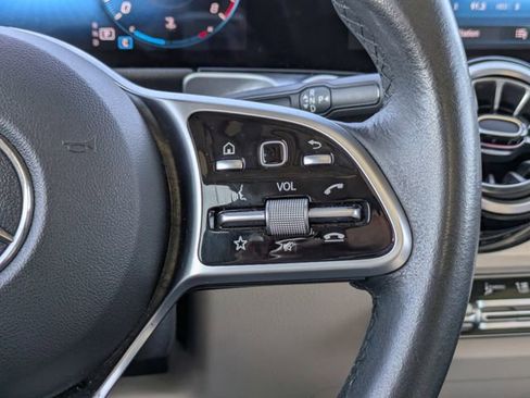 Used 2022 Mercedes-Benz GLB 250 image 27