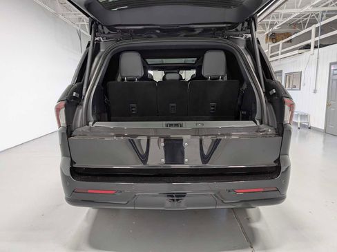 Certified 2025 Lincoln Navigator Reserve w/ Jet Appearance Package AWD/4WD image 39