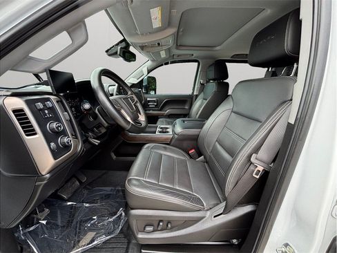Used 2019 GMC Sierra 2500 Denali w/ Duramax Plus Package AWD/4WD image 2