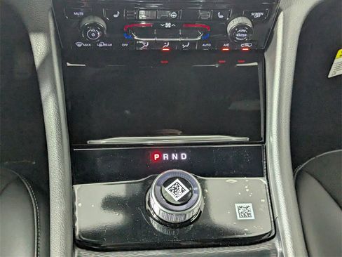 New 2025 Jeep Grand Cherokee Altitude image 21