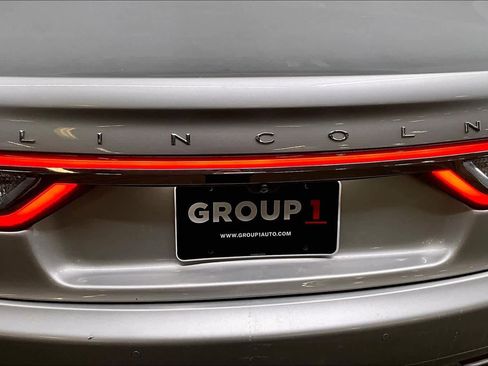 Used 2018 Lincoln Continental Reserve w/ Continental Climate Package image 29