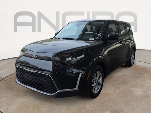 Certified 2025 Kia Soul LX image 4