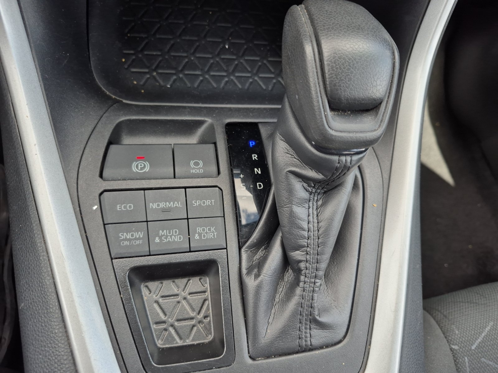 Used 2024 Toyota RAV4 XLE AWD/4WD image 18