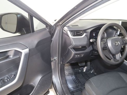 Used 2024 Toyota RAV4 LE FWD image 39
