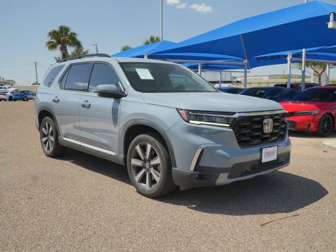 Used 2024 Honda Pilot Touring image 3