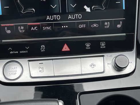 Used 2020 Audi Q8 Prestige w/ Prestige Package image 22