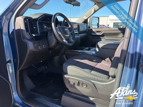 Used 2024 Chevrolet Silverado 2500 LT w/ Convenience Package image 15