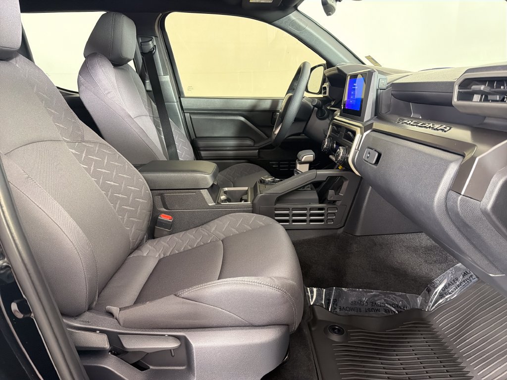 Used 2025 Toyota Tacoma SR5 AWD/4WD image 20