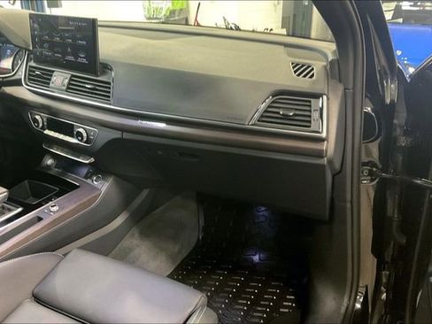 Certified 2025 Audi Q5 2.0T Premium image 16