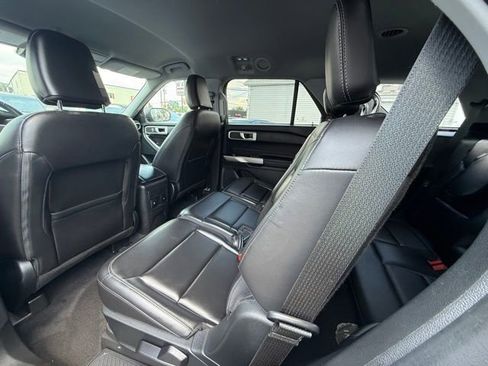 Used 2022 Ford Explorer XLT w/ Equipment Group 202A image 25