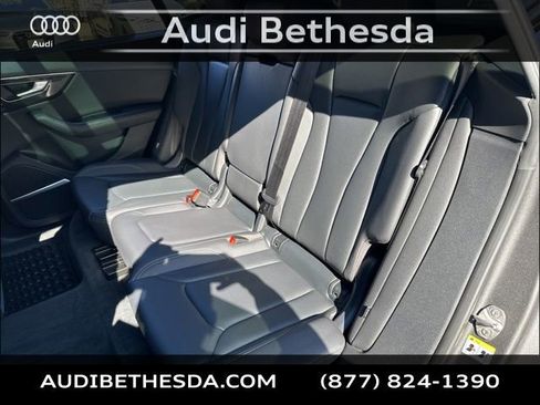 Used 2022 Audi Q8 Premium Plus image 30