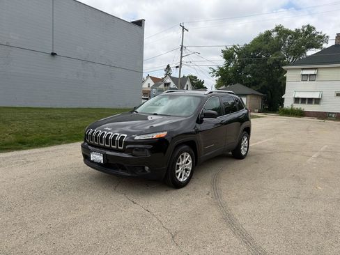 Used 2015 Jeep Cherokee Latitude w/ Comfort/Convenience Group AWD/4WD image 3