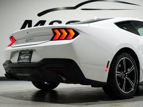 Used 2024 Ford Mustang EcoBoost image 12