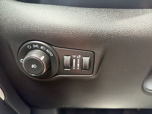 Used 2023 Jeep Compass Limited w/ Sun and Sound Group AWD/4WD image 21