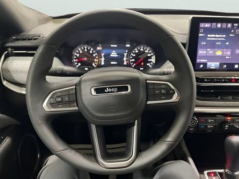 Used 2023 Jeep Compass Latitude AWD/4WD image 6