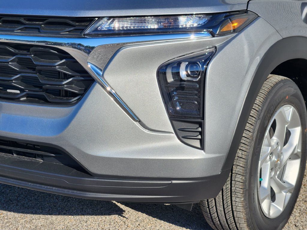 New 2026 Chevrolet Trax LS w/ LS Convenience Package FWD image 6