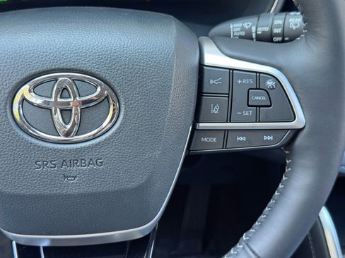 Used 2025 Toyota Highlander Platinum AWD/4WD image 23