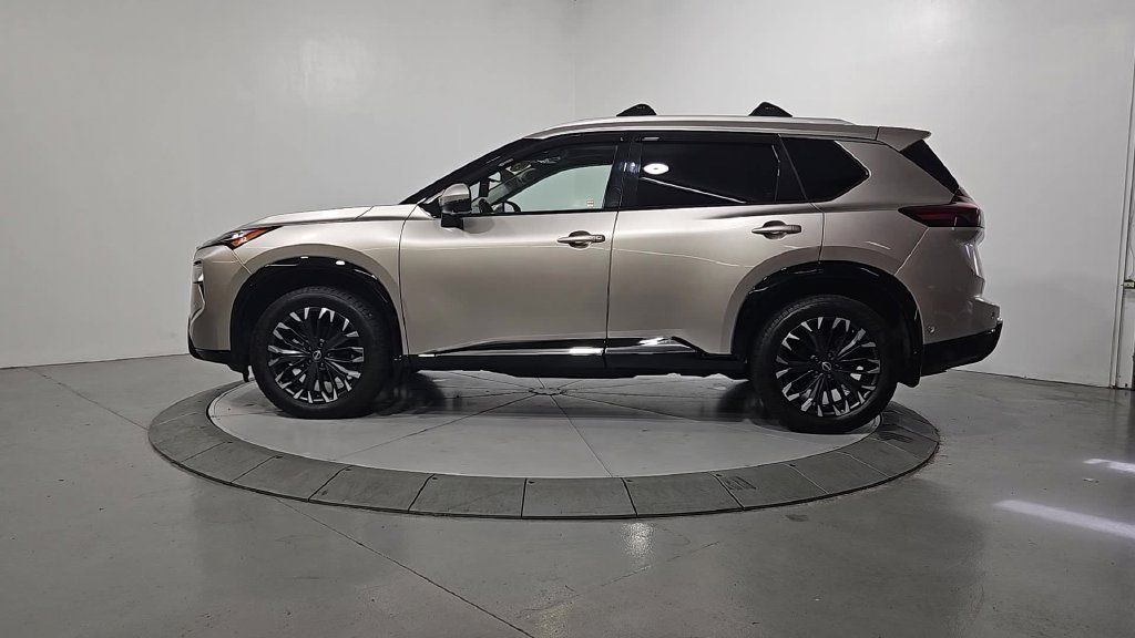 Certified 2025 Nissan Rogue Platinum FWD image 2