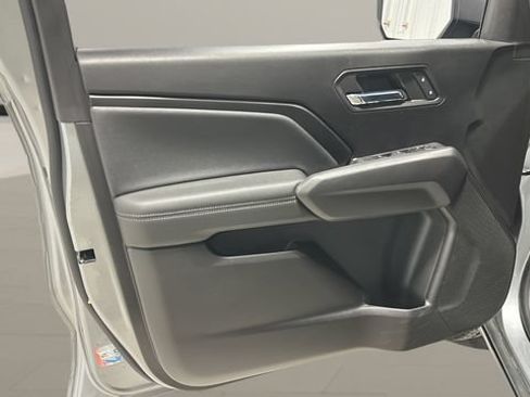 Used 2023 Chevrolet Colorado LT AWD/4WD image 9