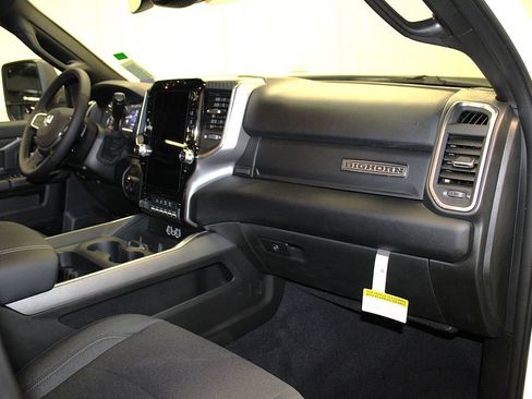 New 2026 RAM 2500 Big Horn AWD/4WD image 31