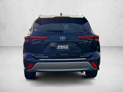 Used 2021 Toyota Highlander Platinum FWD image 7