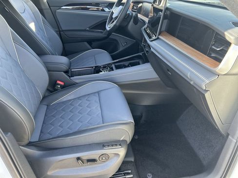 New 2026 Volkswagen Tiguan SEL R-Line AWD/4WD image 8