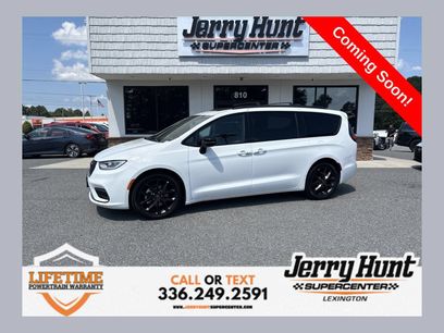 Used 2025 Chrysler Pacifica Limited